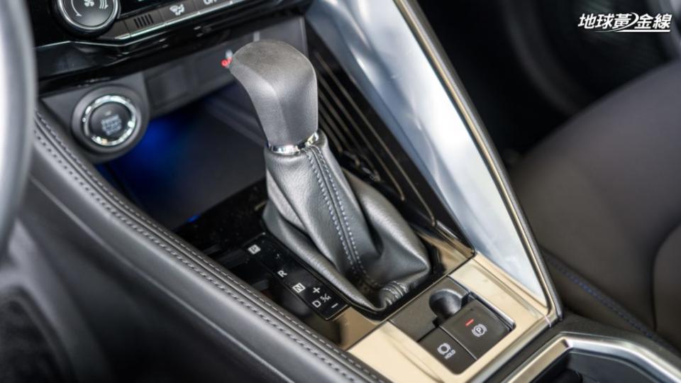 匹配的CVT擁有7速模擬換檔功能，標配電子駐煞車跟Auto Hold。(攝影/ 劉家岳)