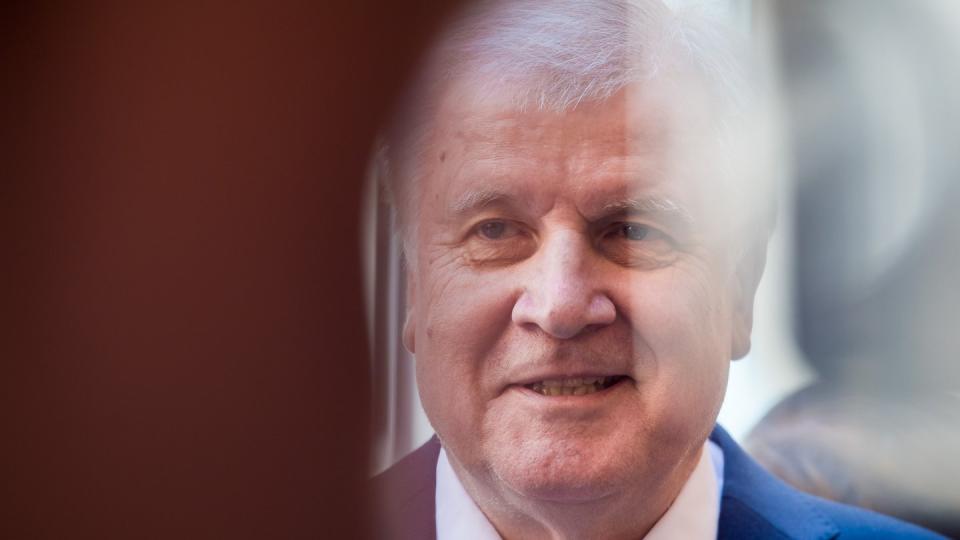 Bundesinnenminister Seehofer hat die lange erwarteten Eckpunkte für ein Einwanderungsgesetz vorgelegt, um qualifizierten ausländischen Fachkräften den Zuzug nach Deutschland erleichtern. Foto: Peter Kneffel