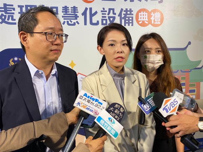 新竹市長高虹安（中）今天遭北檢起訴，她將在11時30分於國賓飯店舉行記者會對外說明。（本報資料照片）