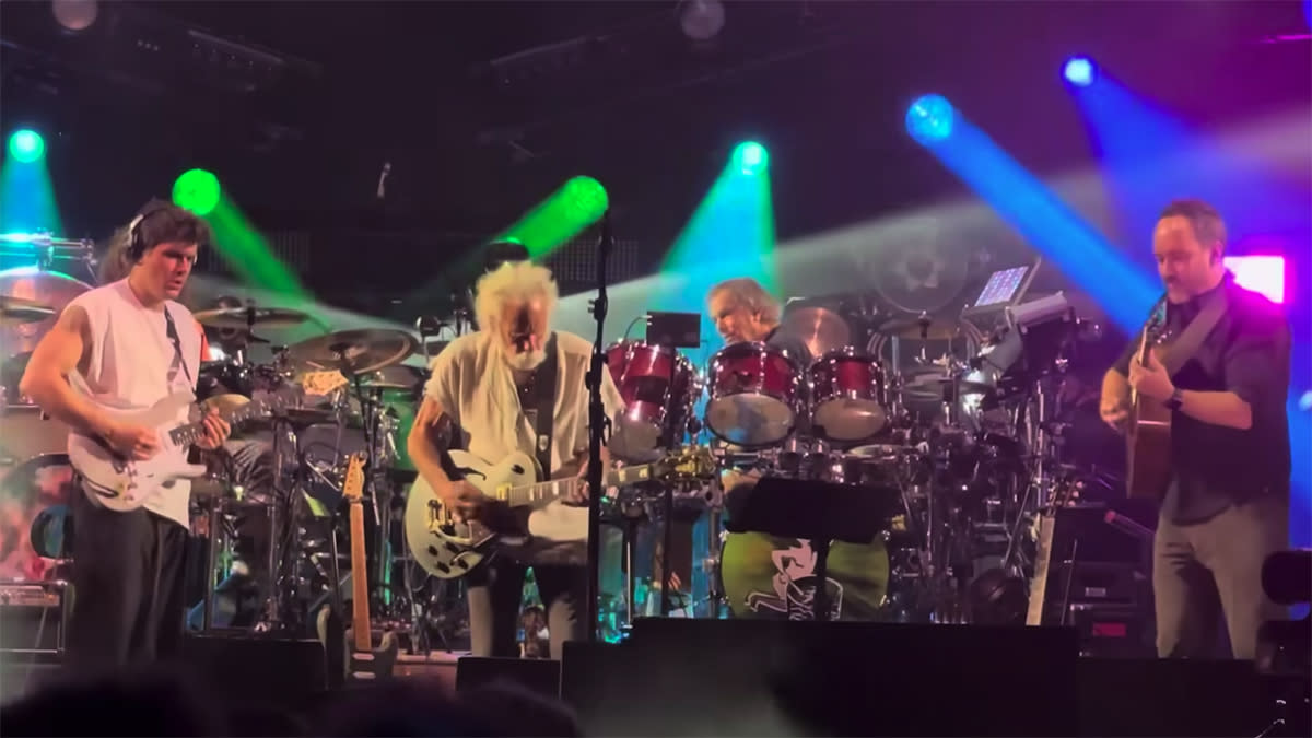  John Mayer, Bob Weir and Dave Matthews playing live on stage with Dead & Company 