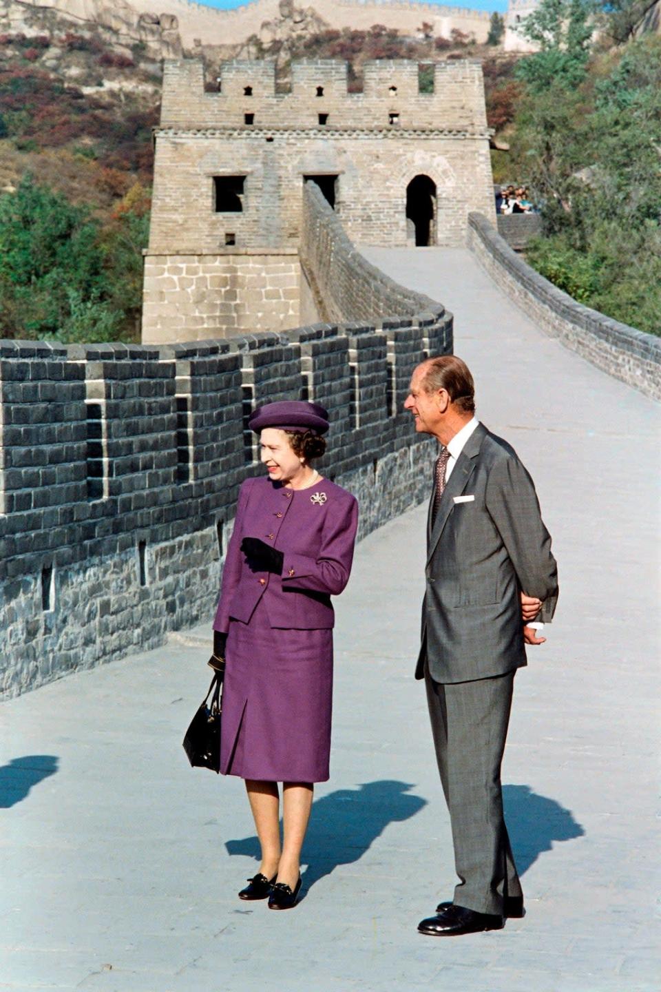 Queen Elizabeth II and Prince Philip, Duke of Edinburgh visit the Great Wall of China on October 1986 (AFP via Getty Images)