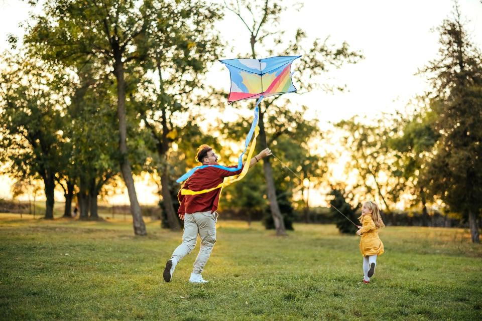 summer activities for kids fly a kite
