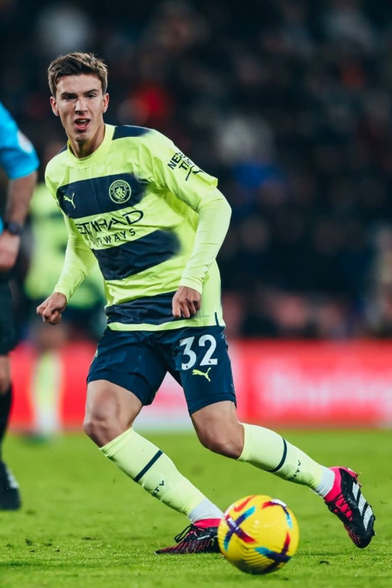 Un momento histórico para la carrera de Máximo Perrone: debutó en Manchester City, el escolta de la Premier.