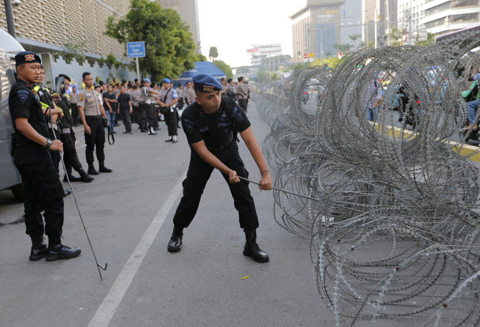 Police set up razor wire barricades in anticipation of protests outside the General Election Supervisory Board building in Jakarta, Indonesia, Tuesday, May 28, 2019. Four top Indonesian officials, including two Cabinet ministers and the national spy chief, were targeted for assassination as part of a plot possibly linked to last week's election riots, police said Tuesday. (AP Photo/Tatan Syuflana)