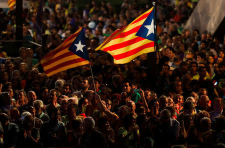 People attend a closing rally in favour of the banned October 1 independence referendum in Barcelona, Spain, September 29, 2017. REUTERS/Yves Herman