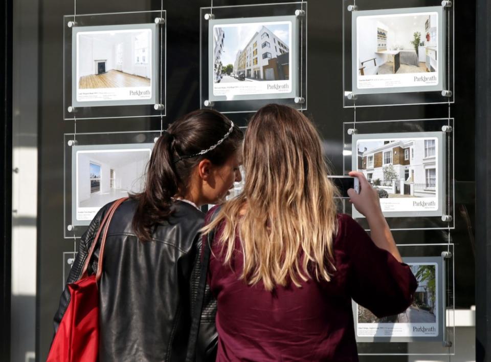 The average UK house price will fall one per cent next year as competition heats up amongst sellers, according to a new analysis from property portal Rightmove. 