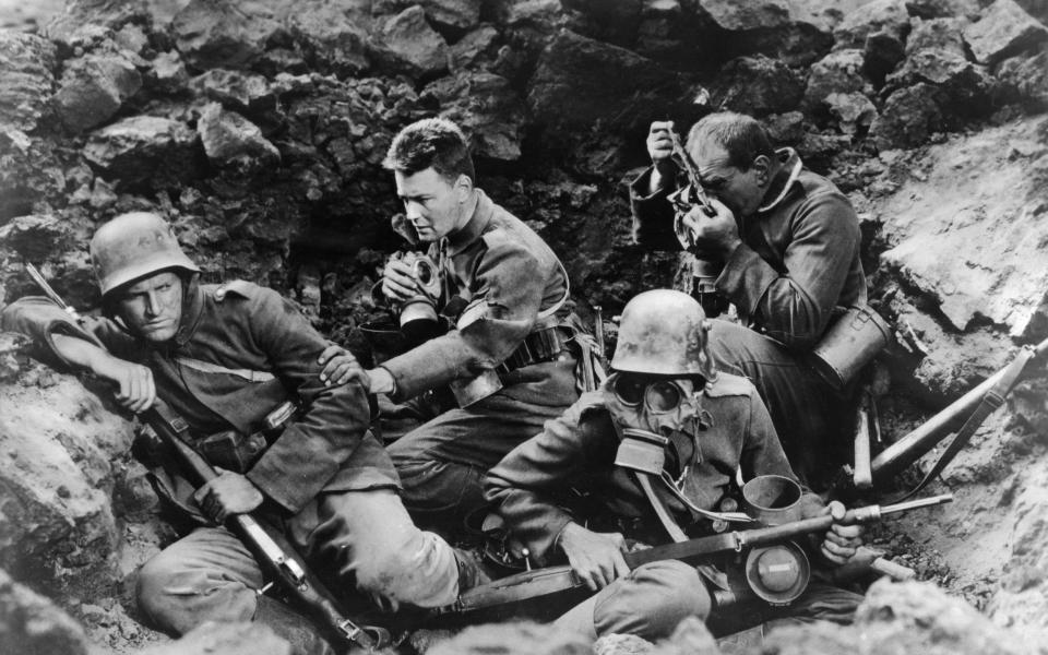 Awful realism: a scene from Lewis Milestone's All Quiet on the Western Front (1930) - ullstein bild/ullstein bild