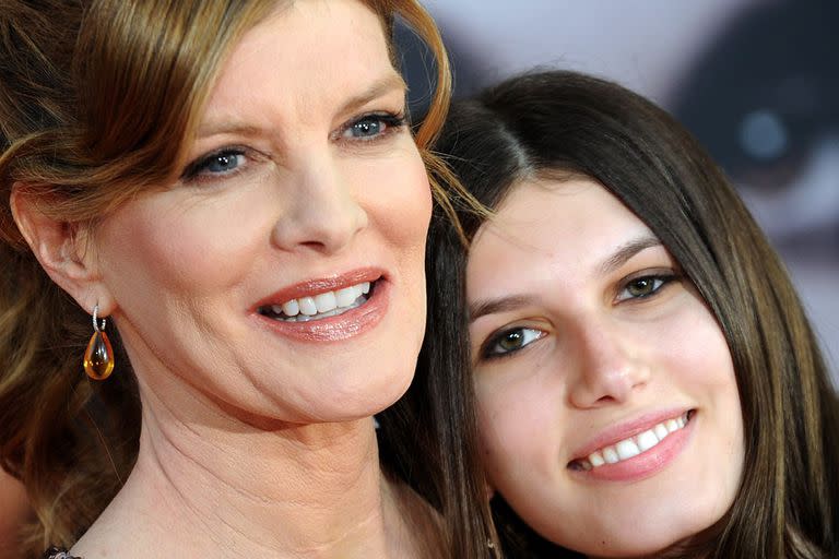 Rene Russo y su hija Rose, juntas para todos lados.