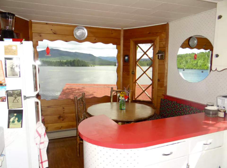 <p>Enjoy spectacular views from the kitchen. <br> (Airbnb) </p>