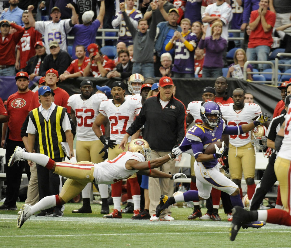 MINNEAPOLIS, MN - SEPTEMBER 23: Josh Robinson #21 of the Minnesota Vikings avoids a tackle by Kyle Williams #10 of the San Francisco 49ers after incepting the ball during the fourth quarter of their game on September 23, 2012 at Mall of America Field at the Hubert H. Humphrey Metrodome in Minneapolis, Minnesota. The Vikings defeated the 49ers 24-13. (Photo by Hannah Foslien/Getty Images)