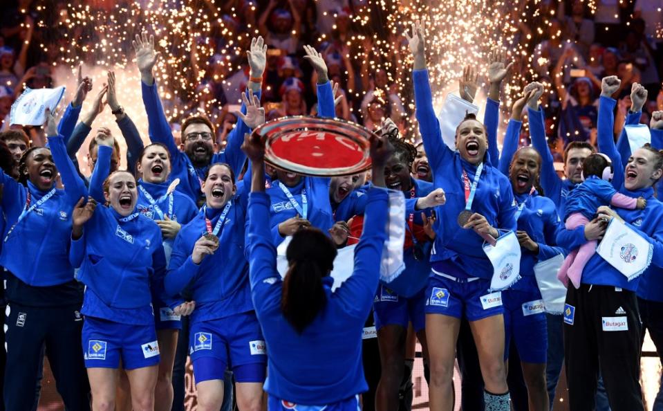 Pour terminer l'année, on vibrera devant l'équipe de France féminine de handball (si elle se qualifie), qui remettra en jeu son titre obtenu en 2018 dans une joie indescriptible. Ce tournoi aura lieu du 4 au 20 décembre en Norvège et au Danemark. Un beau programme en perspective ! (crédit AFP)