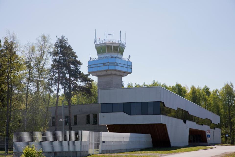 Finnair flights are resuming in Tartu. Estonia, after aviation officials confirmed that a ground beacon is able to offer an alternative navigation system in case of GPS failure. 