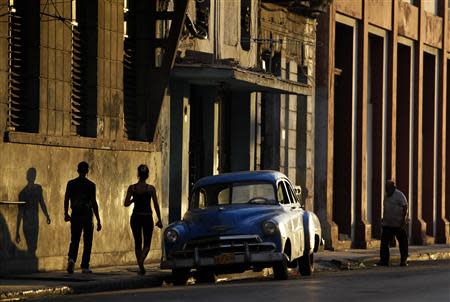 People walk on a street in Havana in this August 17, 2010 file photo. REUTERS/Desmond Boylan/Files