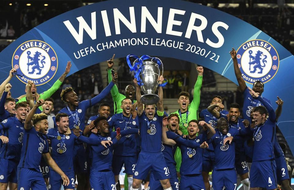 porto, portugal may 29 cesar azpilicueta of chelsea lifts the champions league trophy following their team's victory in the uefa champions league final between manchester city and chelsea fc at estadio do dragao on may 29, 2021 in porto, portugal photo by pierre philippe marcou poolgetty images