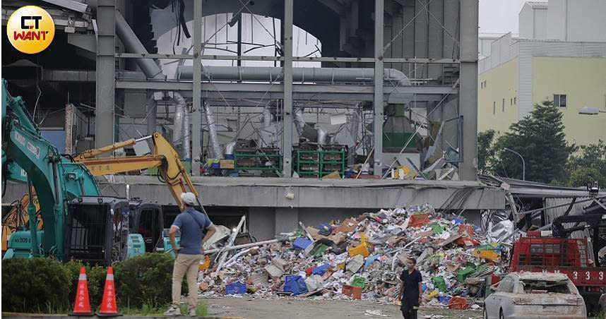 屏東科技園區「明揚國際」廠房22日發生爆炸，釀成10死、百餘人輕重傷。（圖／宋岱融攝）