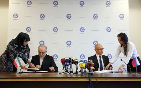 Sergei Kiriyenko (2nd R), head of the Russian state nuclear monopoly Rosatom, and head of Iran's Atomic Energy Organization Ali Akbar Salehi (2nd L) attend a signing ceremony in Moscow, November 11, 2014. REUTERS/Maxim Shemetov