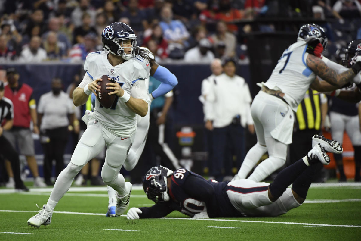 Tannehill paces Titans to clinch top AFC seed with win over Texans