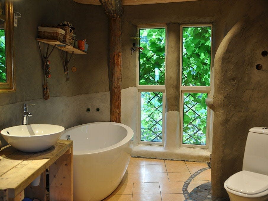 norway earthship bathroom