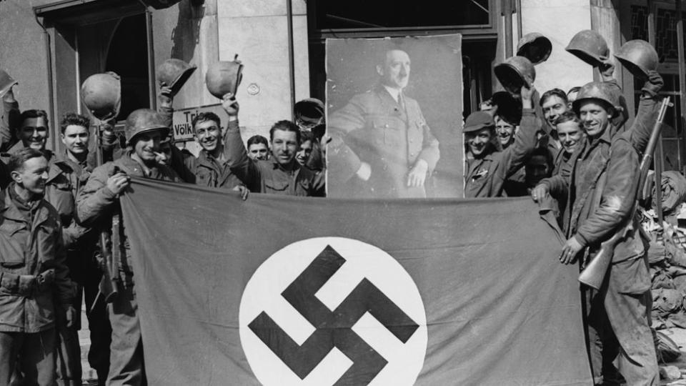 Soldados estadounidenses capturando la ciudad alemana de Saar, en 1945