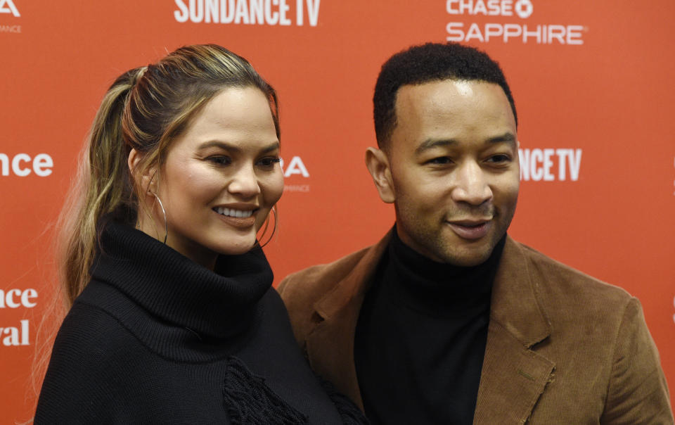 <p>Chrissy Teigen y John Legend se conocieron en la grabación del videoclip ‘Stereo’ del cantante. “Conectamos y solo lo dejé por un tiempo cuando salió de gira”, dijo la modelo a ‘Cosmopolitan’. (Foto: Chris Pizzello / Invision / AP). </p>