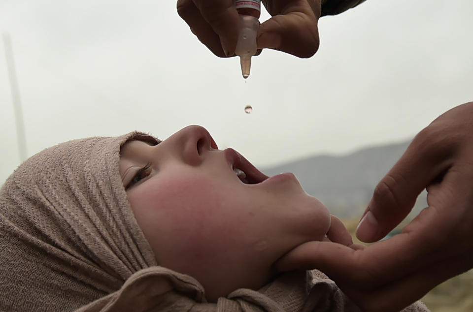 <p>An Afghan health worker administers the polio vaccine to a child during a vaccination campaign in Kabul on February 28, 2017.<br> Polio, once a worldwide scourge, is endemic in just three countries now – Afghanistan, Nigeria and Pakistan. (Photo: Shah Marai/ AFP/Getty Images) </p>