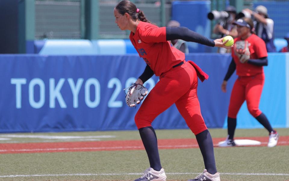 US starter Catherine Osterman (L) pitches during the Tokyo 2020 Olympic Games softball opening round  - AFP