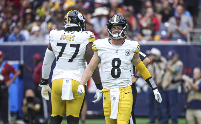 Steelers QB Kenny Pickett ruled out with knee injury after taking sack vs.  Texans