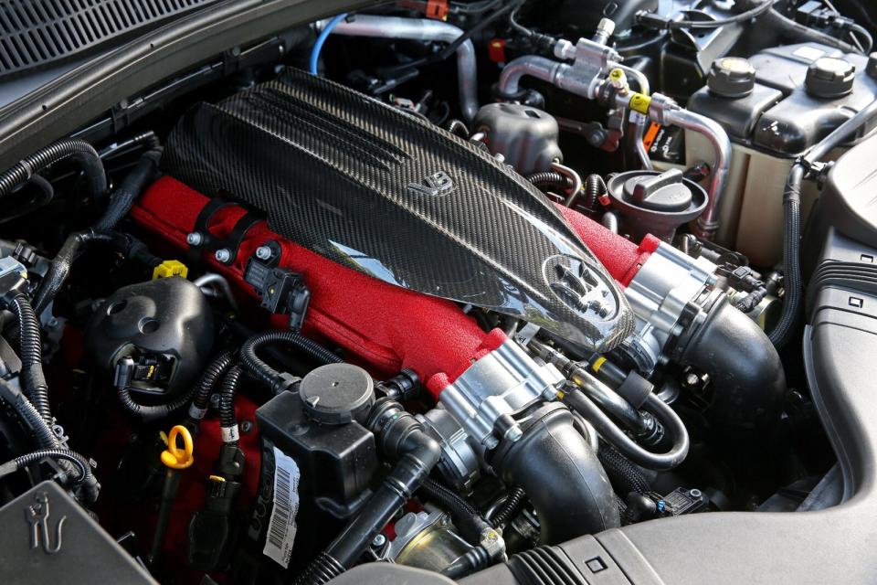 來自Ferrari的3.8L V8雙渦輪引擎幾近無可挑剔，從飽滿綿密的動力輸出到澎湃清亮的排氣聲浪都令人難以忘懷。