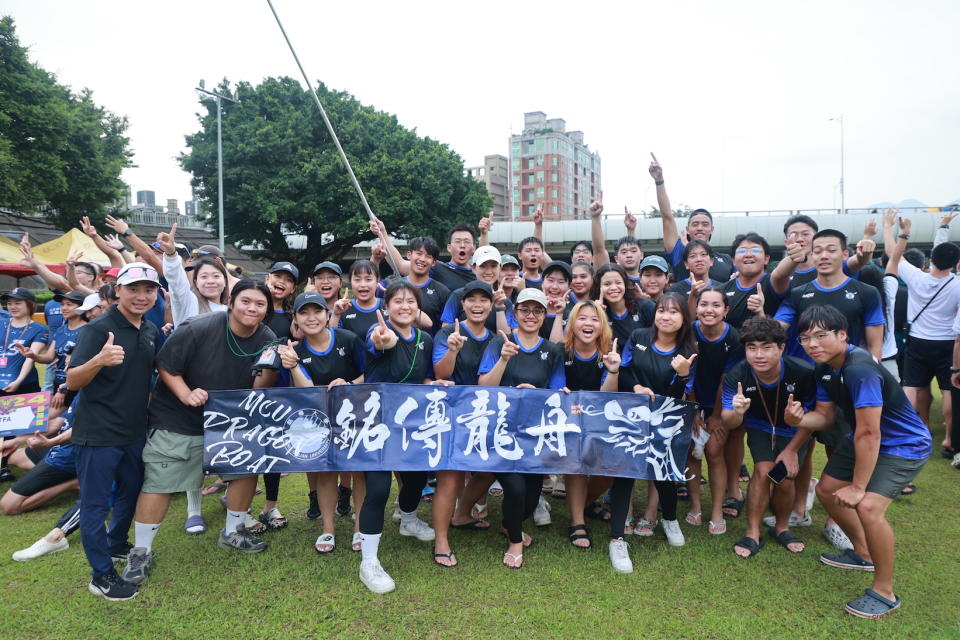 銘傳大學龍舟隊包辦公開男女組冠軍。（台北市龍舟協會提供）。