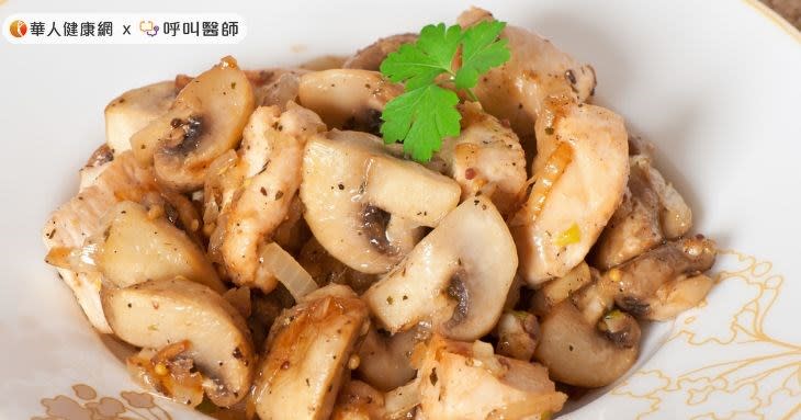 蘑菇雞丁料理：蘑菇200克，土雞肉脯200克，花生米100克，蔥薑適量。