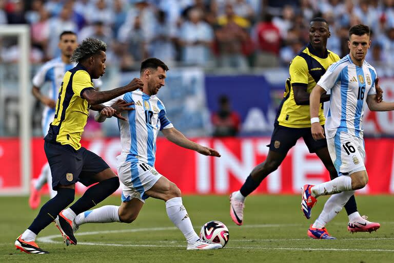 Messi ingresó en el segundo tiempo en el partido amistoso ante Ecuador