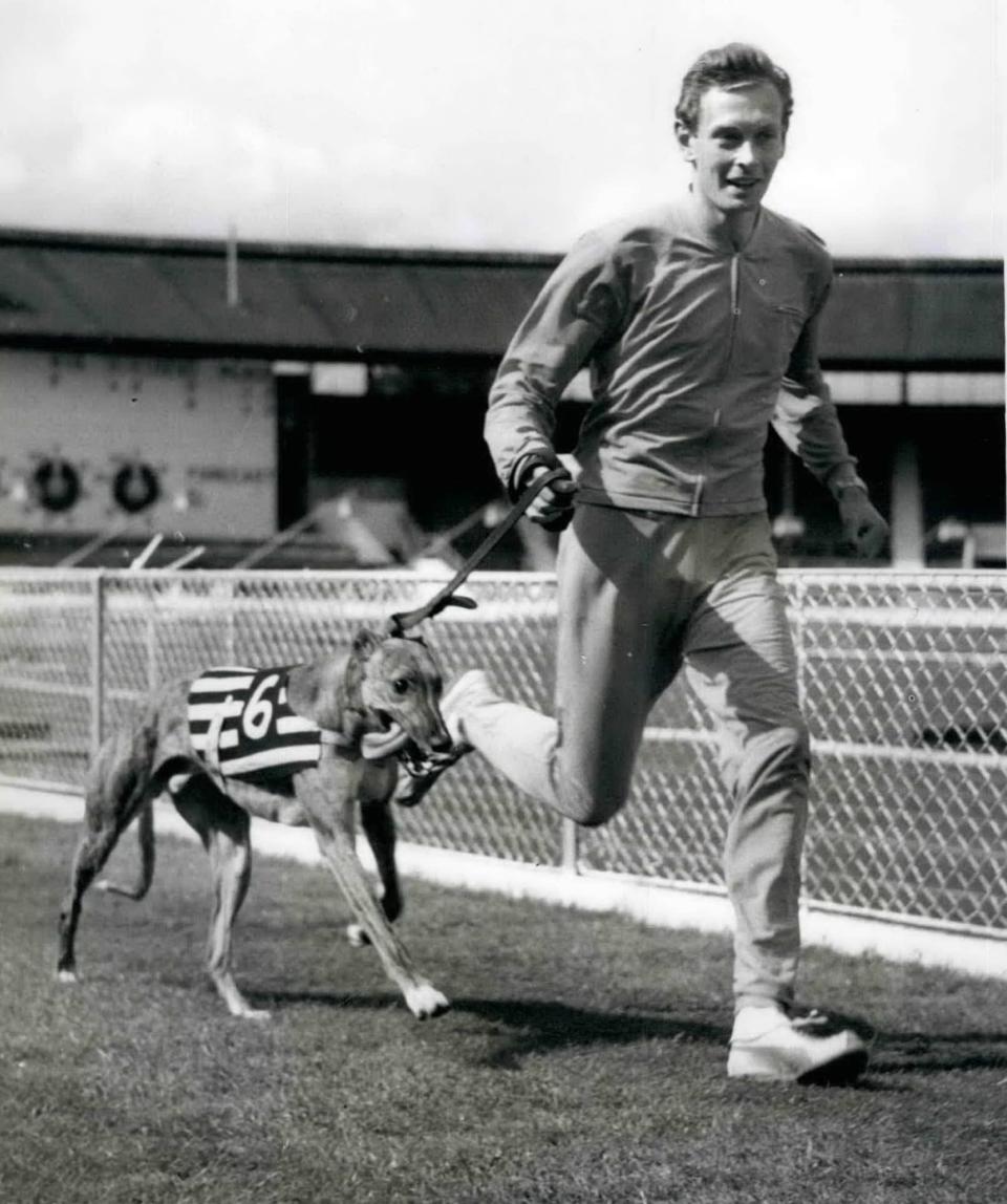 Hewson and his greyhound Clonavly Romance at White City in 1959 - Keystone Press/Alamy