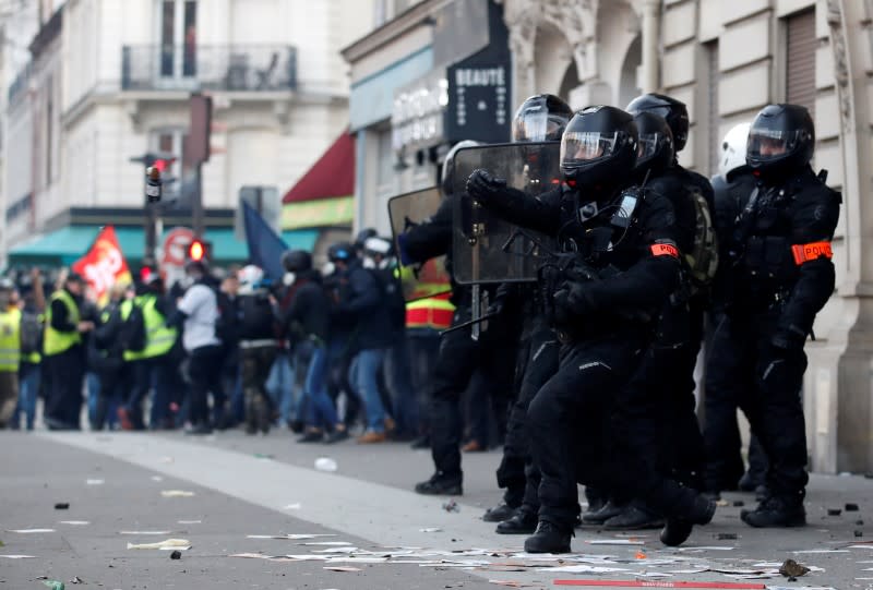 France faces its thirty-eight consecutive day of strikes