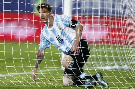 Argentina's Lionel Messi reacts after missing a goal against Paraguay during their first round Copa America 2015 soccer match at Estadio La Portada de La Serena in La Serena, Chile, June 13, 2015. REUTERS/Marcos Brindicci