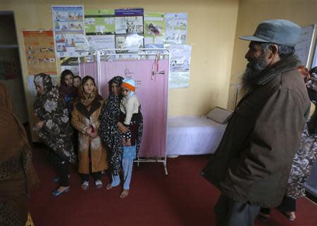 Afghan female prisoners stand in a health clinic at Herat prison, western Afghanistan, December 8, 2013. REUTERS/Omar Sobhani