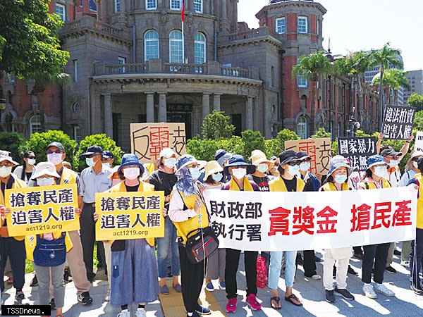台灣稅災氾濫，法稅改革聯盟志工呼籲監察院為人民主持正義。