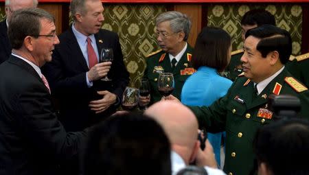 U.S. Secretary of Defense Ash Carter (L) and Vietnam's Defence Minister General Phung Quang Thanh (R) raise a toast after they signed the Joint Vision Statement during a ceremony at the Ministry of Defence in Hanoi June 1, 2015. REUTERS/Hoang Dinh Nam/Pool