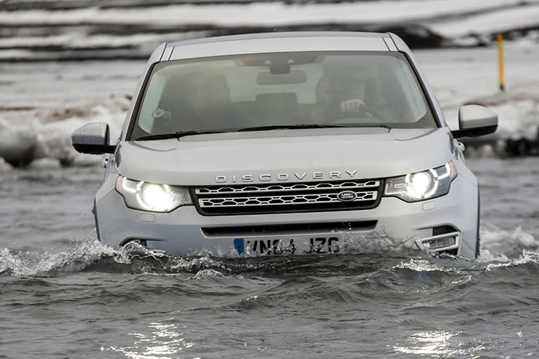 2015_Land_Rover_Discovery_Sport_2