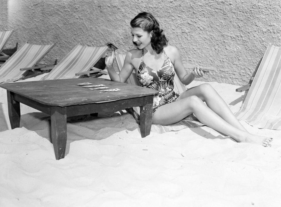 69 Vintage Photos of Celebrities at the Beach