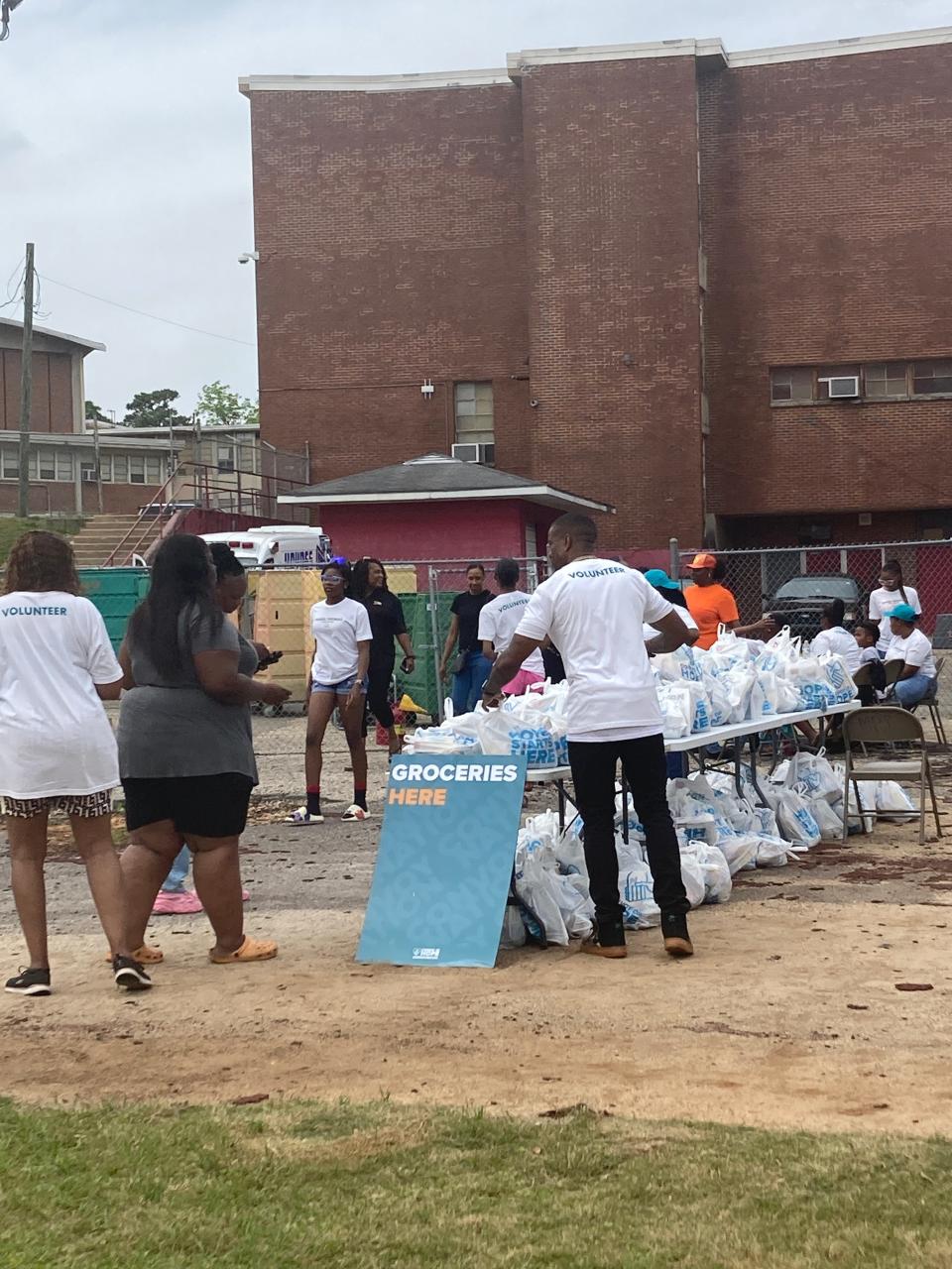 NFL player Daniel Thomas organized an event to give away groceries and hot meals outside his alma mater, Lee High School.