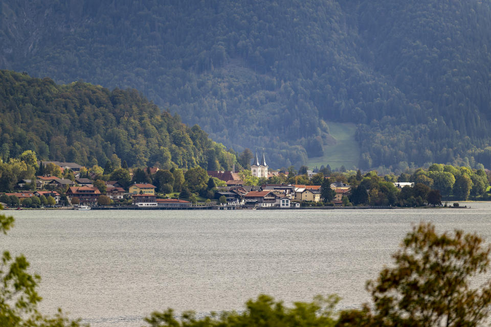 Eine Ferienwohnung am Tegernsee ist ebenso beliebt wie kostspielig. - Copyright: picture alliance / M.i.S. | Bernd Fei