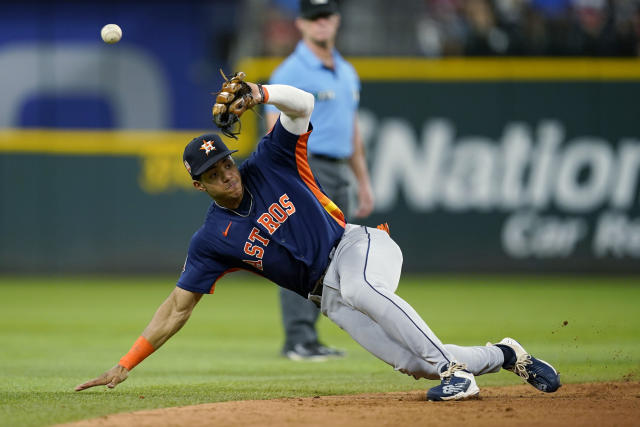 Valdez wins sixth straight as Astros beat Rangers 4-2