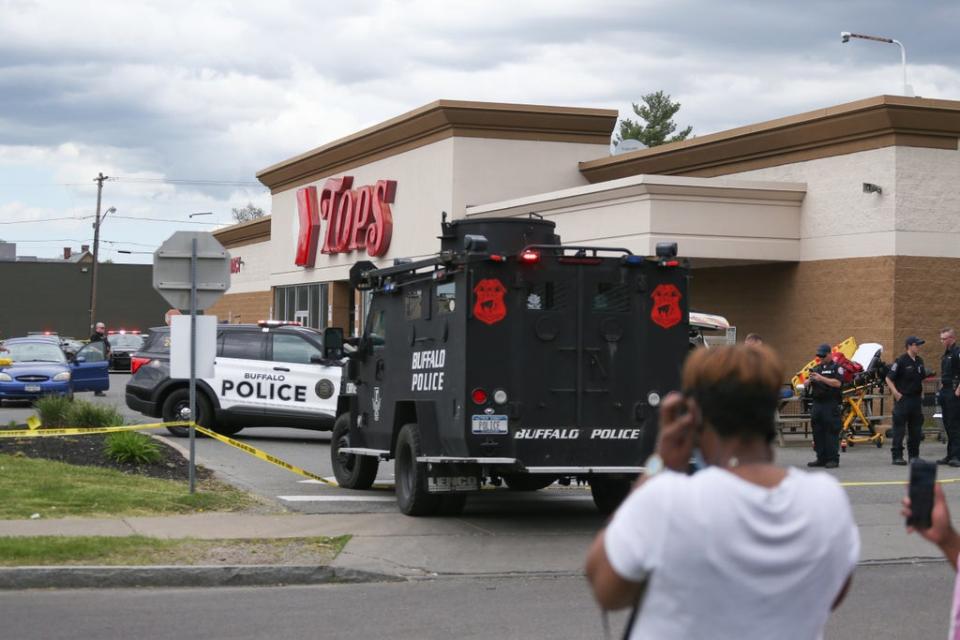 BUFFALO-SUPERMERCADO-TIROTEO (AP)