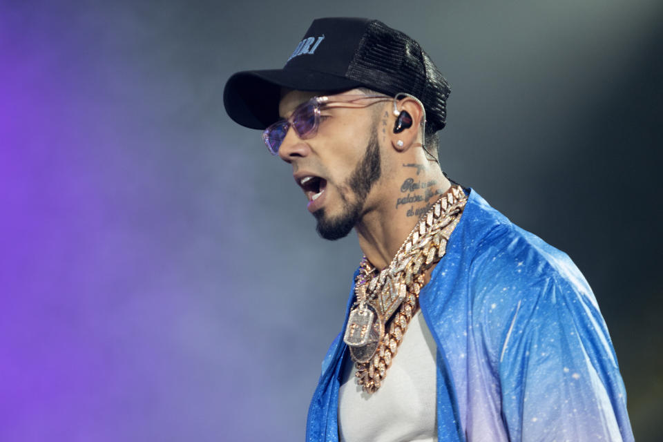 El cantante Anuel AA durante su presentación en el festival Coca-Cola Flow Fest en la Ciudad de México el 27 de noviembre de 2022. (Foto AP/Alejandro Godínez)