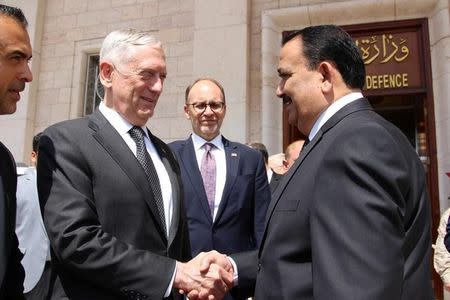 Iraq's Defence Minister Erfan al-Hiyali (R), welcomes U.S. Defense Secretary Jim Mattis, in Baghdad, Iraq August 22, 2017. REUTERS/Stringer