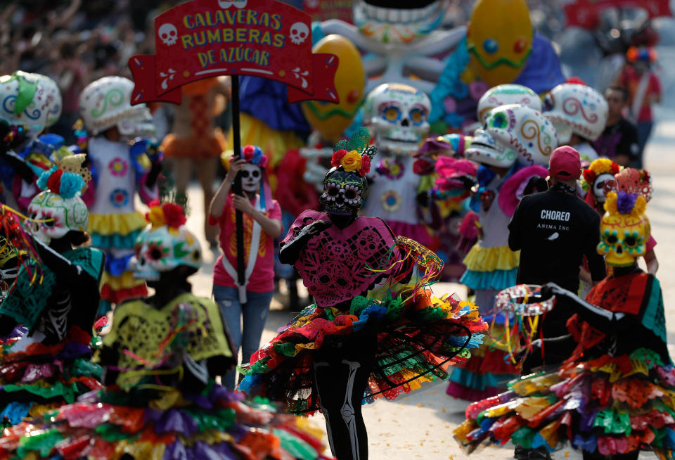 <p>Performers participate in the Day of the Dead parade on Mexico City’s main Reforma Avenue, Saturday, Oct. 28, 2017. (Photo: Eduardo Verdugo/AP) </p>