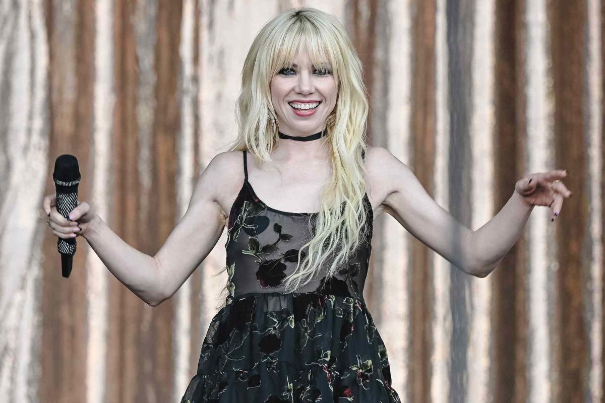 Carly Rae Jepsen Opens Up About Dating and 'Being Confident Enough to