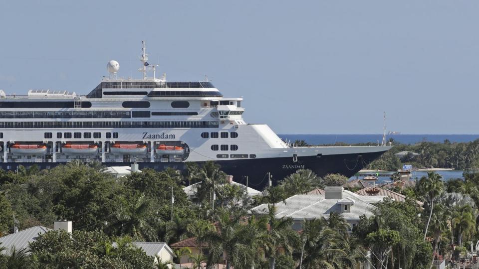 Das Kreuzfahrtschiff «Zaandam» legt im Hafen von Fort Lauderdale in Florida an.