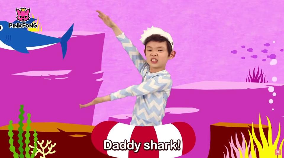 <p>Kein richtiges Musikvideo, aber dennoch das Video mit den meisten Aufrufen bei Youtube: Die englischsprachige Sing- und Tanzversion des südkoreanischen Kinderlieds "Baby Shark" wurde inzwischen 10,00 Mrd. mal geklickt, zu sehen hier: https://www.youtube.com/watch?v=XqZsoesa55w (Bild: Pinkfong! Kids' Songs & Stories / YouTube)</p> 