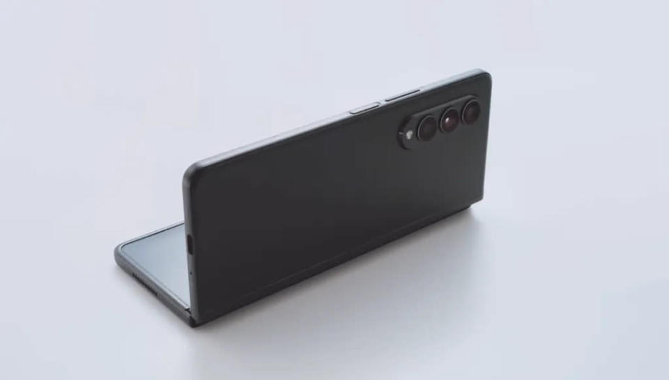 Linha Galaxy Z Fold pode ficar mais fina nos próximos anos (Imagem: Divulgação/Samsung)